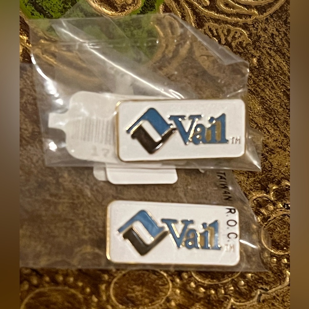 NWT LOT OF 2 VAIL ENAMEL PINS.